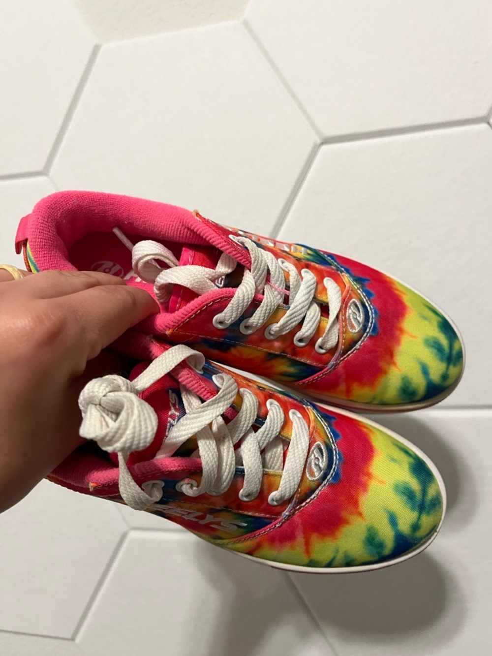 Heelys Kids Tie-Dye Rainbow Skate Sneakers with Pink Trim - Picture 3 of 6